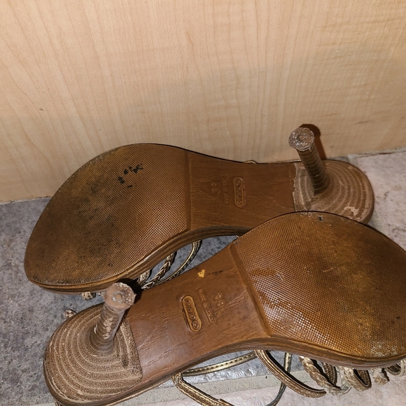 8 Aldo Y2K gold bohemian heeled sandals (fits more like a 7.5) - Picture 4 of 4
